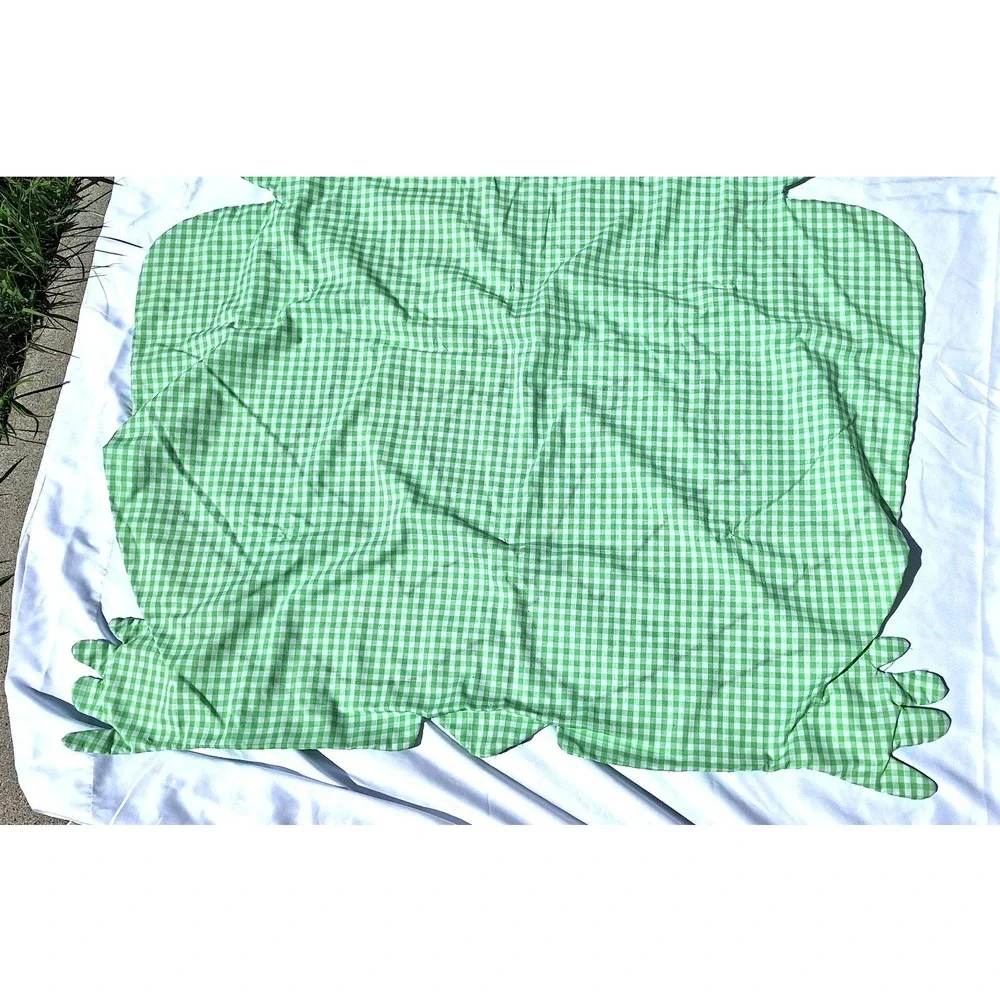 Vtg Handmade Frog Quilt Gingham Green White Nursery Blanket Wall Hanging 45x40
